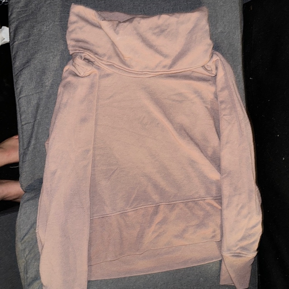 Turtle neck light brown flowy top work out